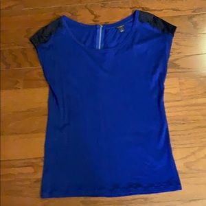 🌸Ann Taylor Bright Blue Tee Black lace detail SzS